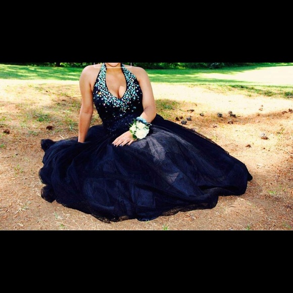 Halter top prom dress - Picture 2 of 5